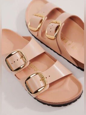 Birkenstock Arizona Big Buckle Natural Leather Sandal in High Shine New Beige